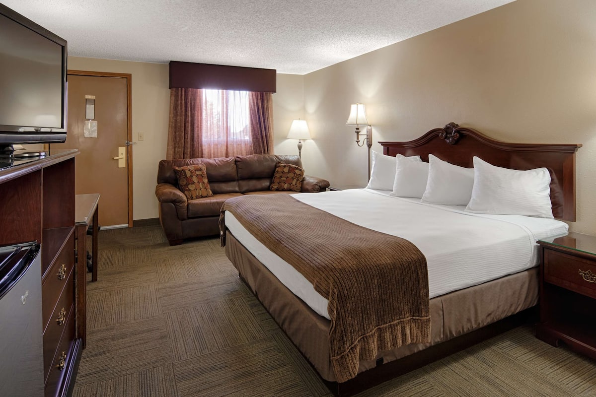 premium bedding, desk, iron/ironing board, free cots/infant beds