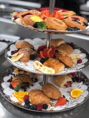 فطور كامل يوميًا مقابل رسوم