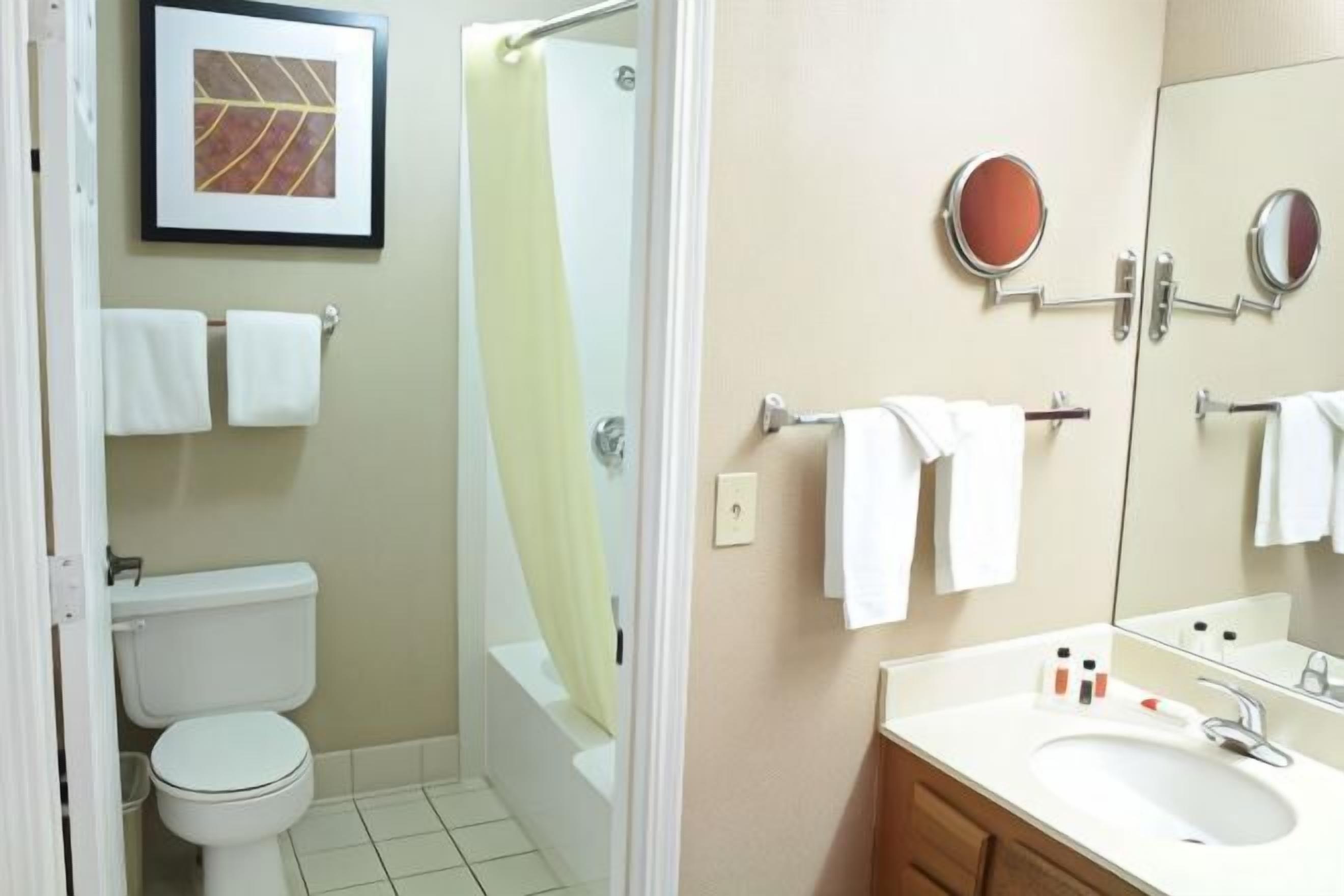 Bathroom | Combined shower/tub, designer toiletries, hair dryer, towels