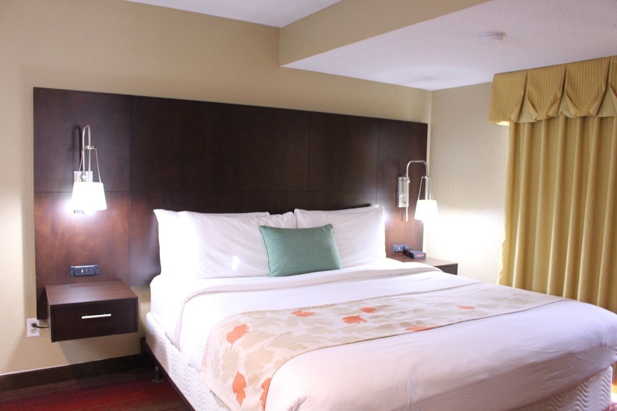 Premium bedding, pillowtop beds, desk, blackout drapes