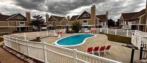 Outdoor pool, sun loungers