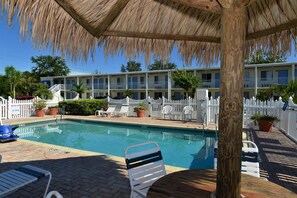 Outdoor pool, free pool cabanas, pool loungers