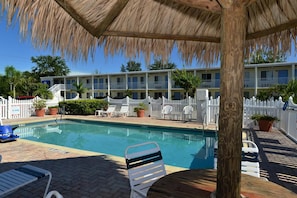 Outdoor pool, free pool cabanas, pool loungers