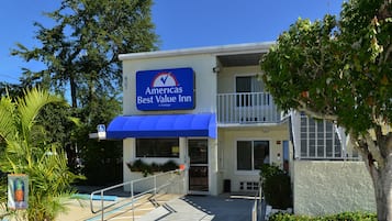 Fachada de la propiedad