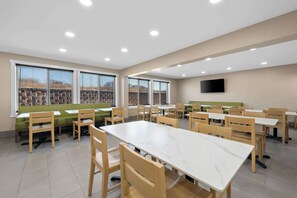 Free daily buffet breakfast  - Country Inn & Suites by Radisson, Coon Rapids, MN (Coon Rapids)
