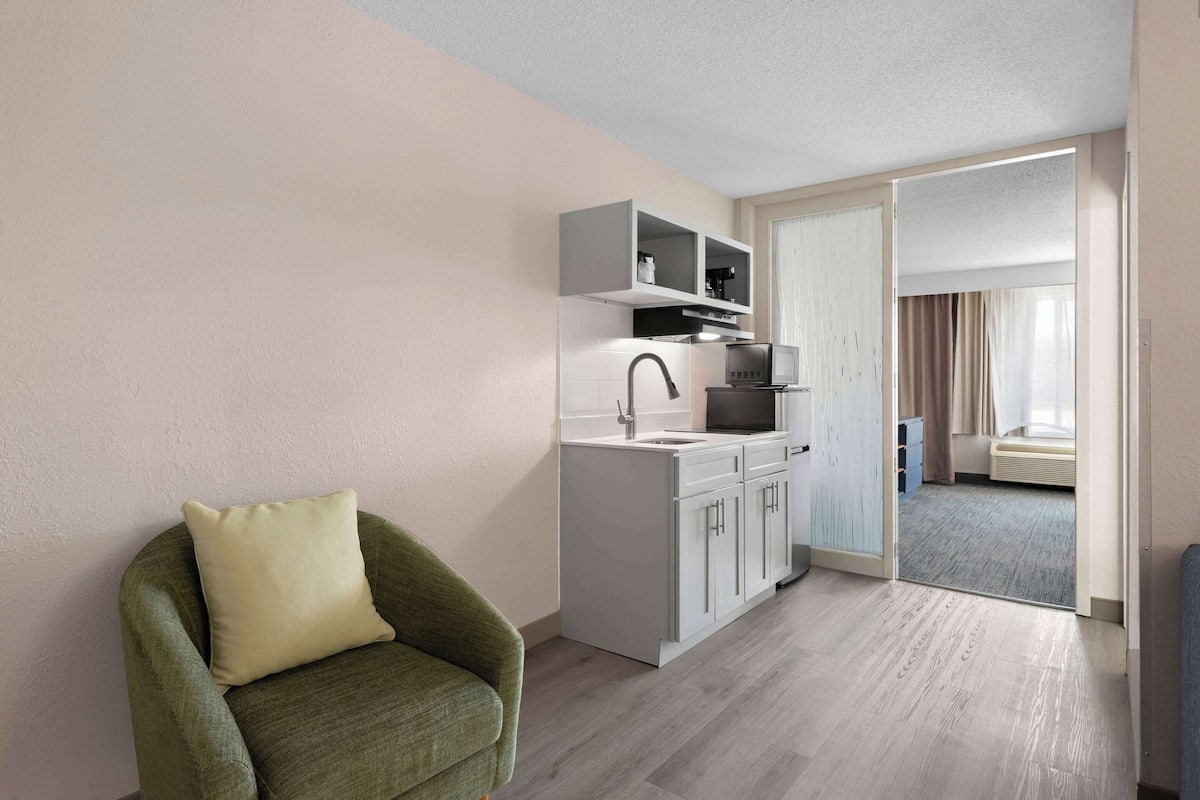Suite, 1 King Bed with Sofa bed, Non Smoking (Upgrade) | In-room safe, individually decorated, individually furnished, desk