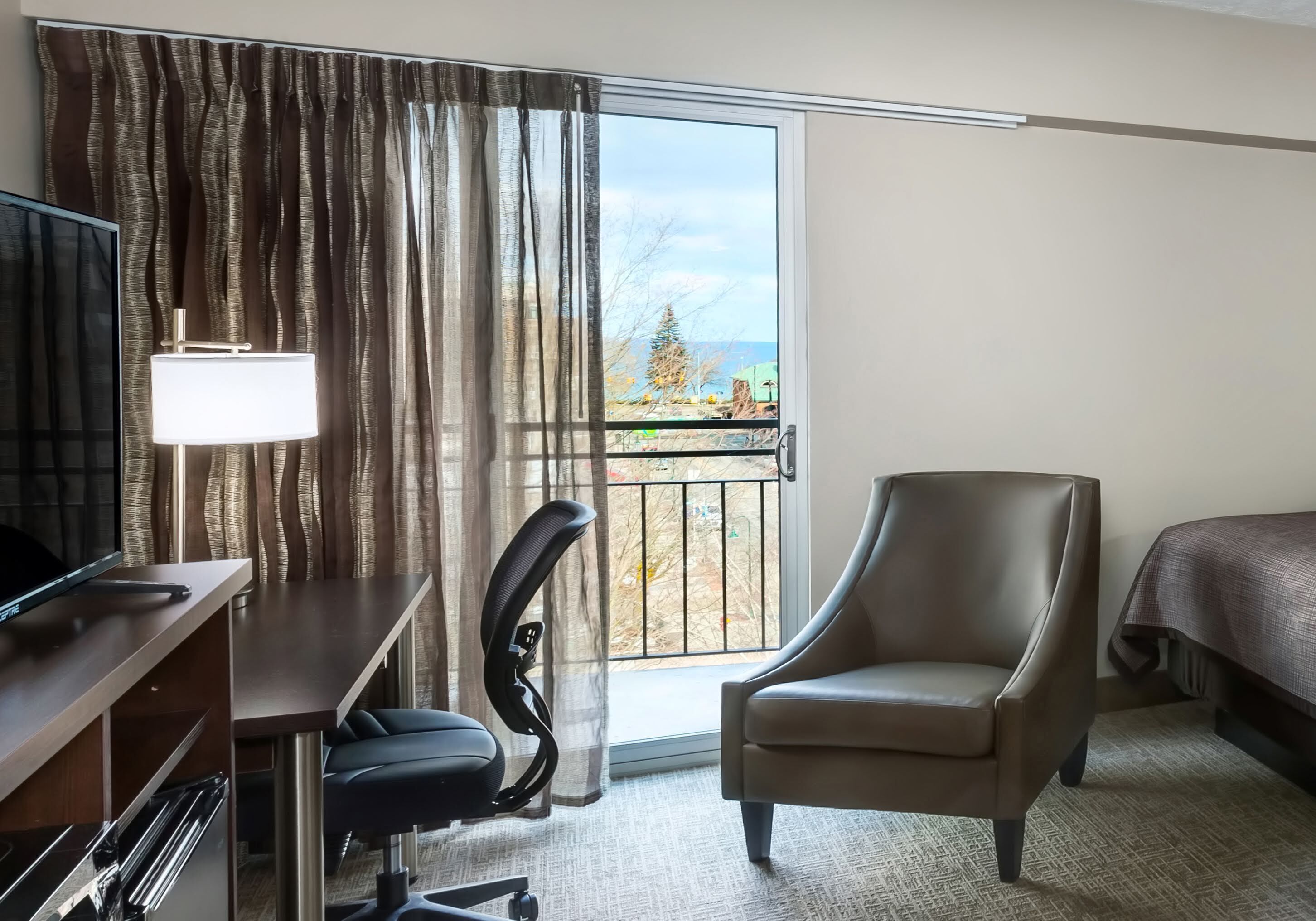 deluxe room, 2 queen beds (deluxe queen/queen, west wing, balcon) | individually decorated, desk, blackout curtains, iron/ironing board