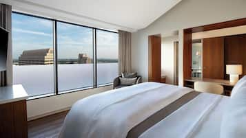 Quarto club, 1 cama King | Roupas de cama premium, camas com colchões pillow-top, frigobar