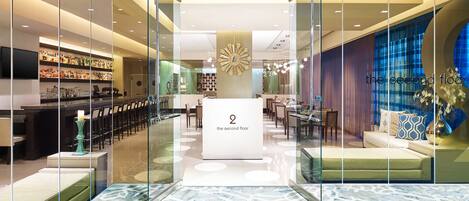 2 restaurants, breakfast, lunch, dinner served; American cuisine