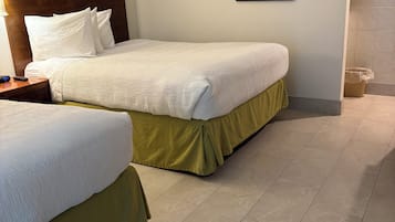 Standardzimmer, 2 Doppelbetten | Hochwertige Bettwaren, Verdunkelungsvorhänge, Bügeleisen/Bügelbrett