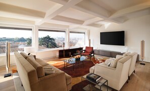 Penthouse (Bellavista Suite) | Living room | LED TV, DVD player, pay movies - Hotel Eden - Dorchester Collection (Rome)