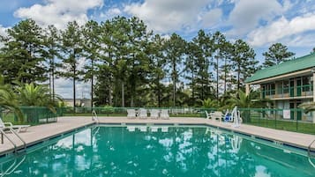 Sæsonbestemt udendørs pool