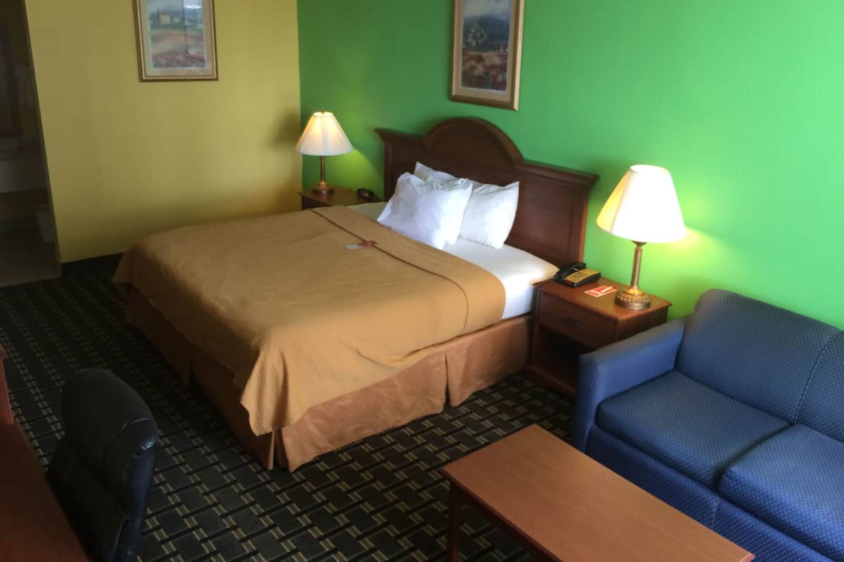 Premium bedding, iron/ironing board, free rollaway beds, free WiFi