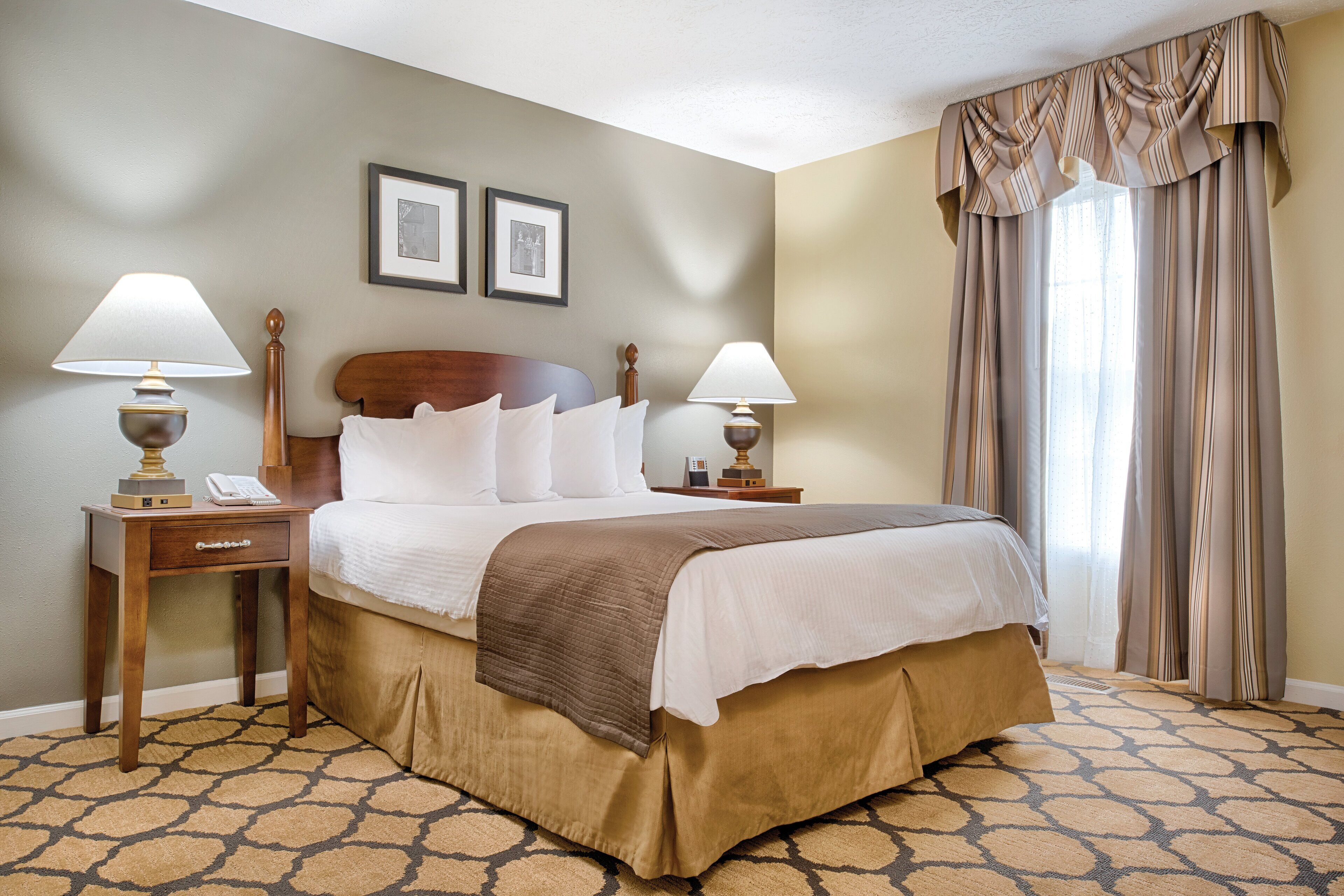 Laptop workspace, blackout drapes, iron/ironing board, free WiFi