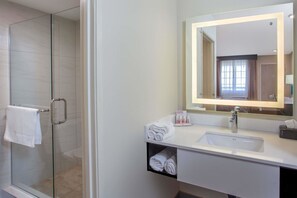 Ducha, artículos de higiene personal gratuitos y secador de pelo