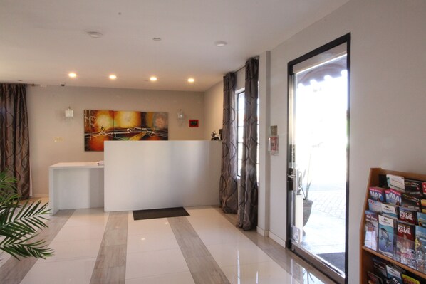 Reception - Ramada by Wyndham Culver City (Culver City)