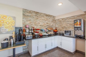 Free daily continental breakfast