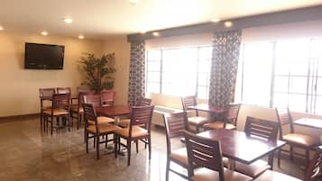 Tägliches inbegriffenes kontinentales Frühstück