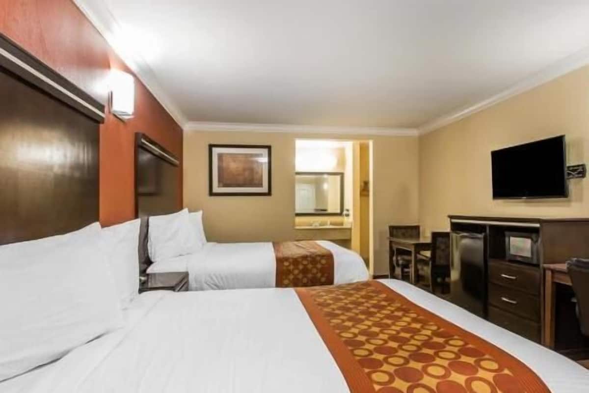 Desk, iron/ironing board, free WiFi, bed sheets