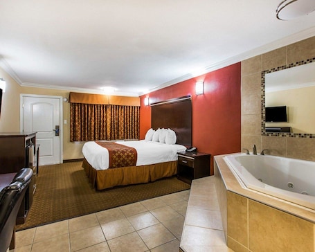 Desk, iron/ironing board, free WiFi, bed sheets. Rodeway Inn & Suites Corona