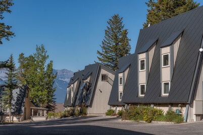 Tunnel Mountain Resort