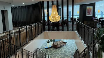 Lobby-Lounge