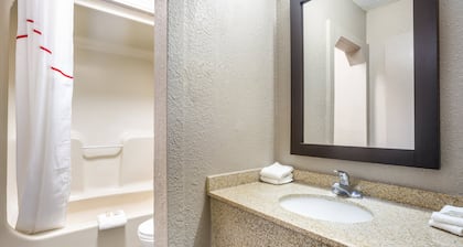 Red Roof Inn Detroit - Farmington Hills