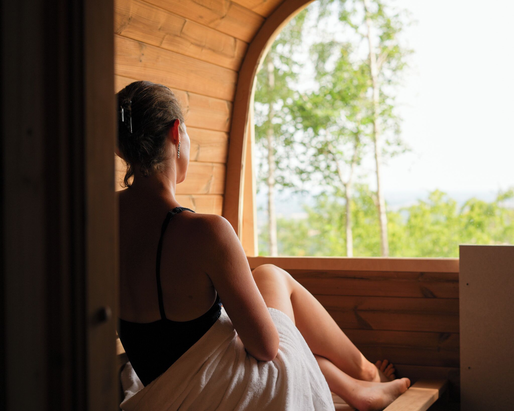 Sauna, hot tub, body treatments, facials, 2 treatment rooms