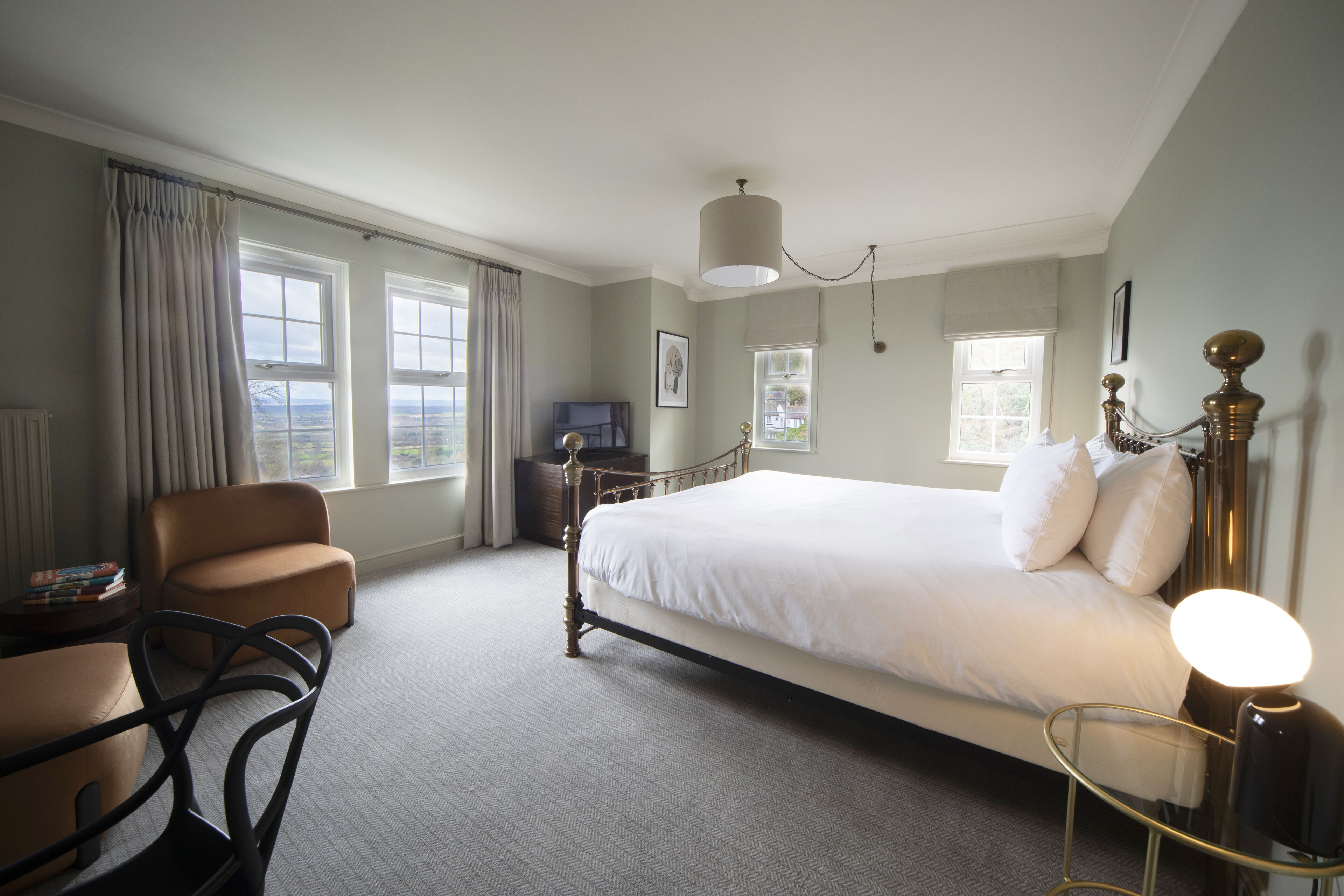 deluxe double room, 1 king bed, valley view | hypo-allergenic bedding, in-room safe, iron/ironing board, free wifi