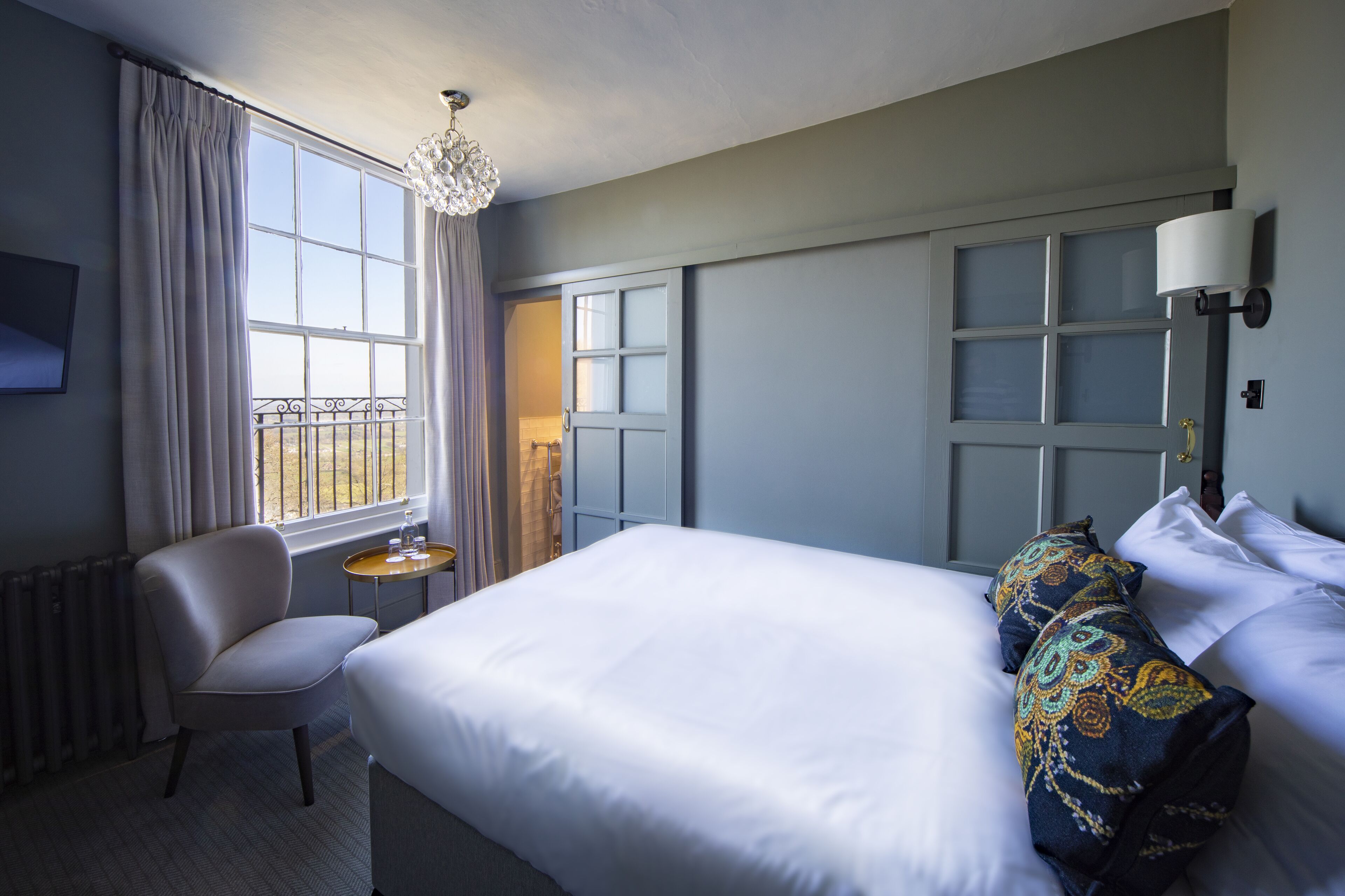 classic double room | hypo-allergenic bedding, in-room safe, iron/ironing board, free wifi