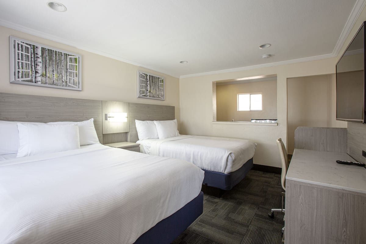 Familien-Suite, 2 Schlafzimmer | 1 Schlafzimmer, Pillowtop-Betten, Verdunkelungsvorhänge