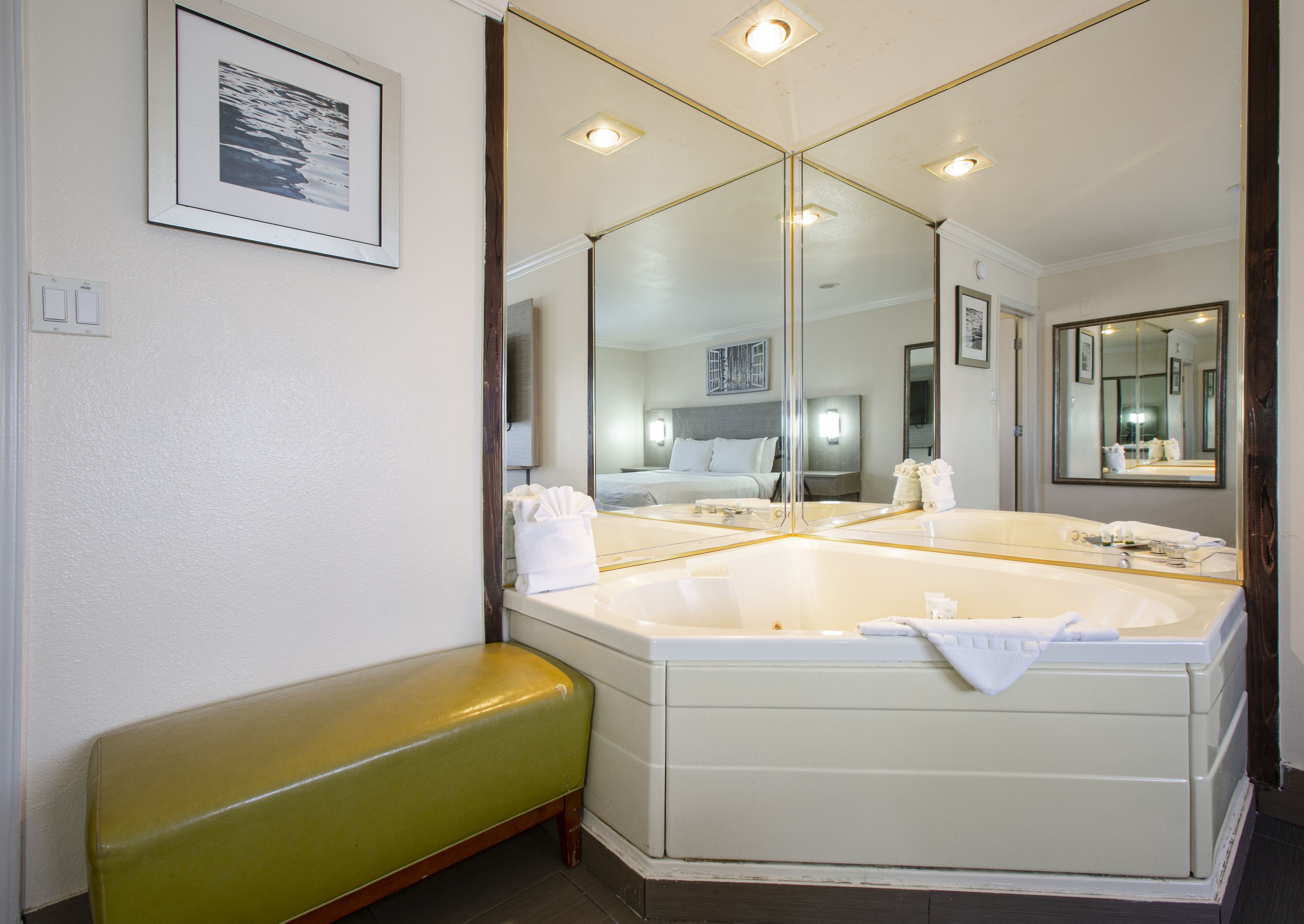 Phòng Suite Presidential | Bồn tắm spa riêng