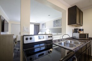 Refrigerador, microondas, cafetera/tetera