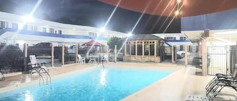 Piscina externa sazonal