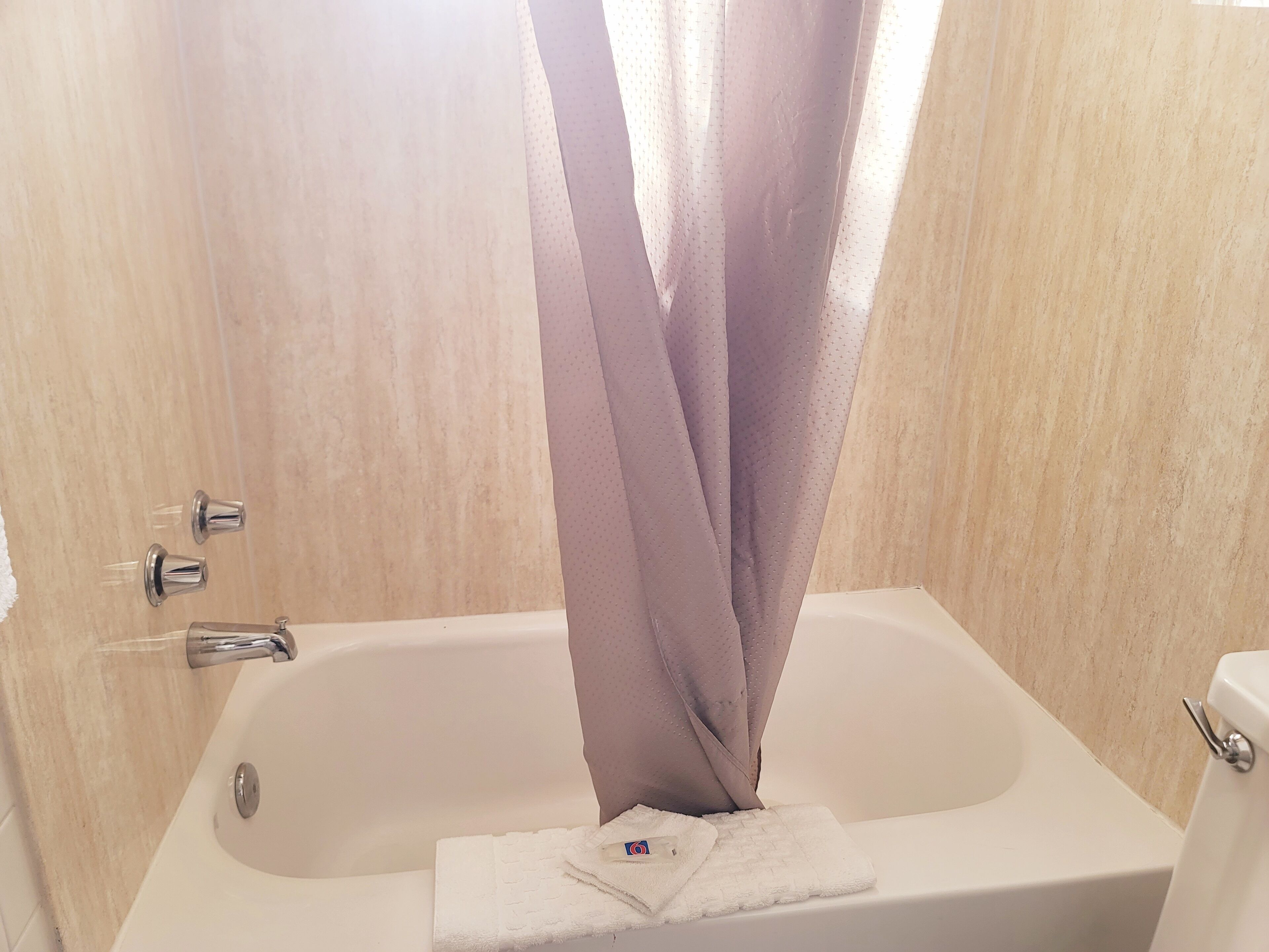 Combinazione doccia/vasca, set di cortesia gratuito, asciugamani, sapone