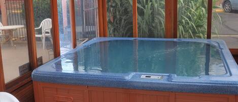 标准房, 1 张大床, 无烟房, 冰箱和微波炉 | 高档床上用品、特色装修、特色家居、办公桌