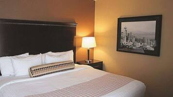 Room, 1 King Bed, Non Smoking | Premium bedding, desk, iron/ironing board, free cribs/infant beds