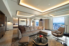 Suite, 2 Queen Beds | Minibar, in-room safe, desk, laptop workspace - Crowne Plaza ANA Kumamoto New Sky by IHG (Kumamoto)