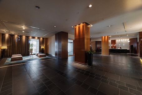 Lobby. Crowne Plaza ANA Kumamoto New Sky by IHG