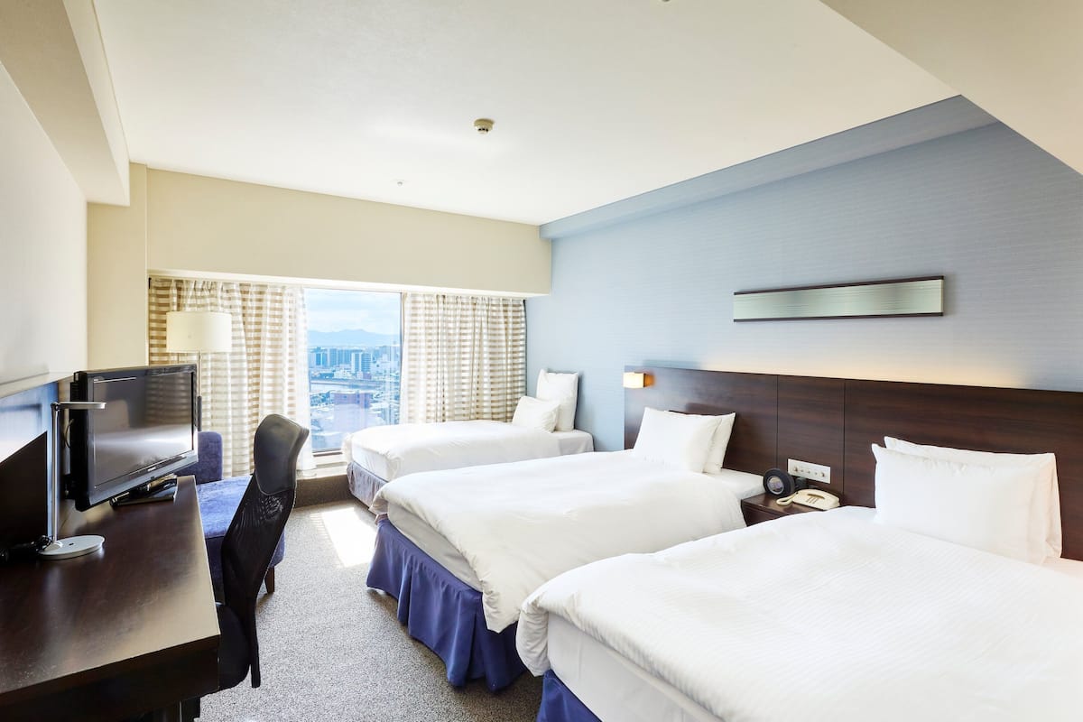 Room, 2 Twin Beds (High Floor) | Minibar, in-room safe, desk, laptop workspace