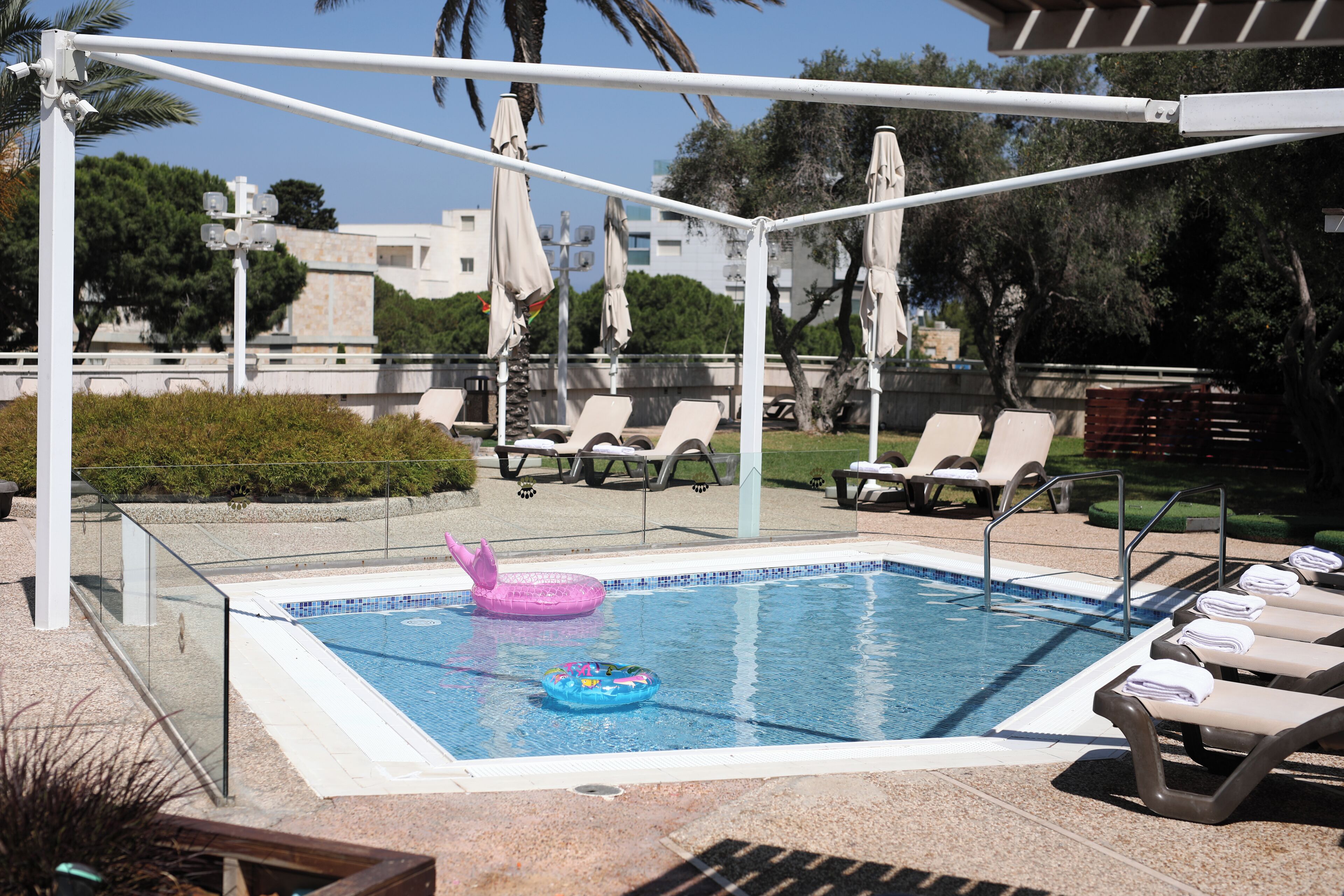 Seasonal outdoor pool, pool umbrellas