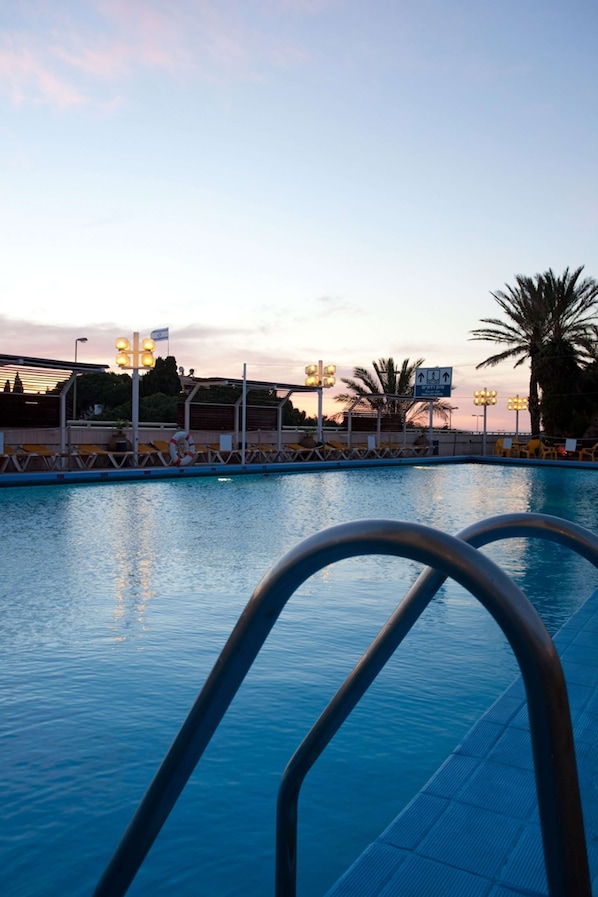 Piscina stagionale all'aperto, ombrelloni da piscina