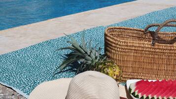 Piscina stagionale all'aperto, ombrelloni da piscina