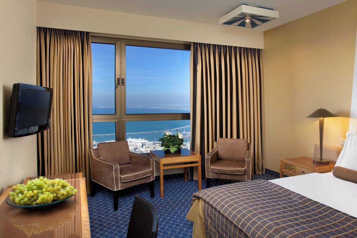 Minibar, in-room safe, desk, soundproofing