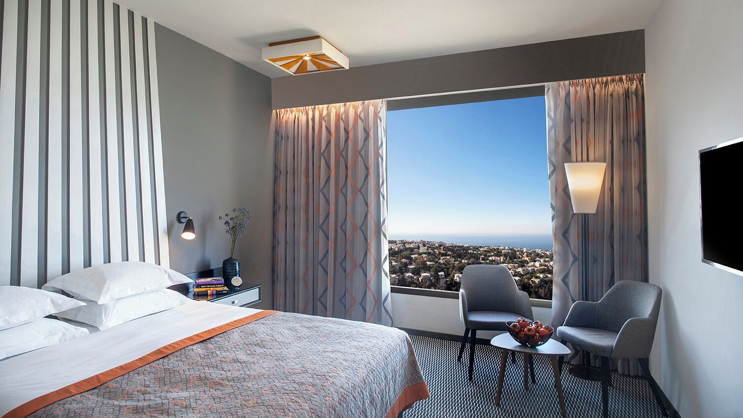 Executive Carmel View | 迷你吧、客房内保险箱、办公桌、隔音