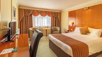 Coffres-forts dans les chambres, bureau, fer et planche à repasser