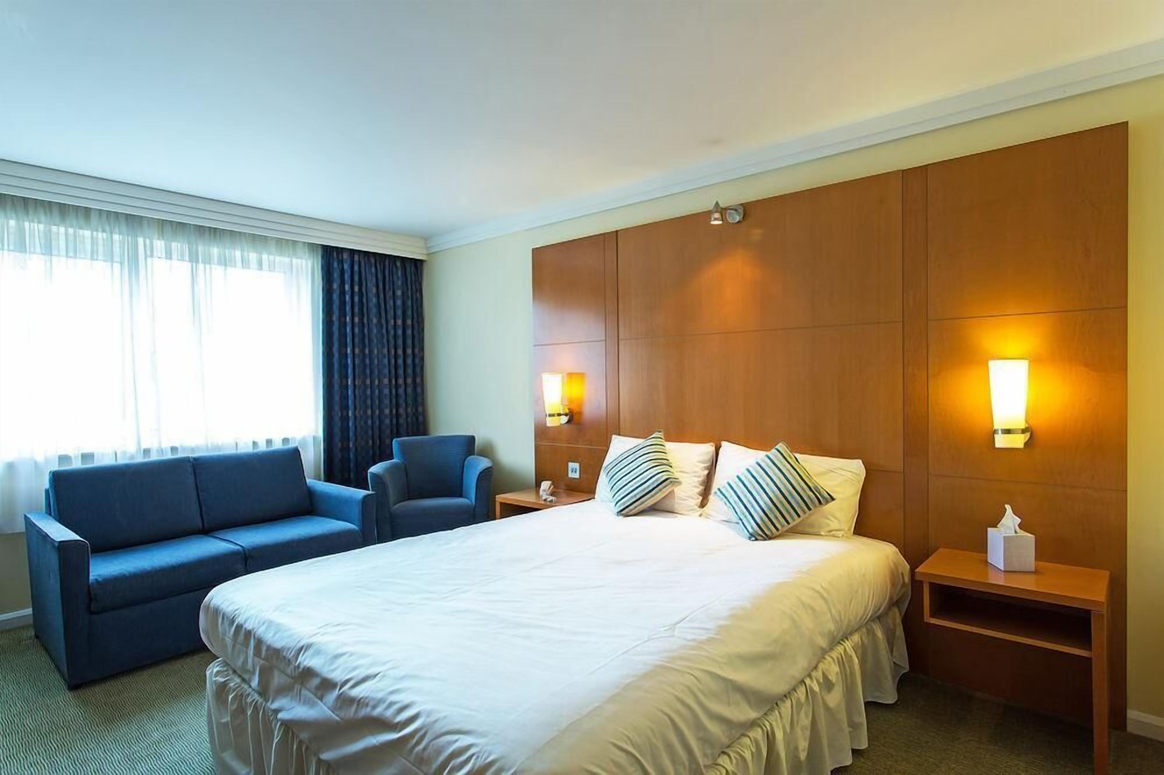 In-room safe, desk, iron/ironing board (on request), WiFi (free)
