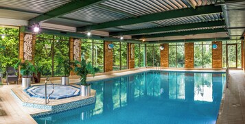 Indoor pool, sun loungers