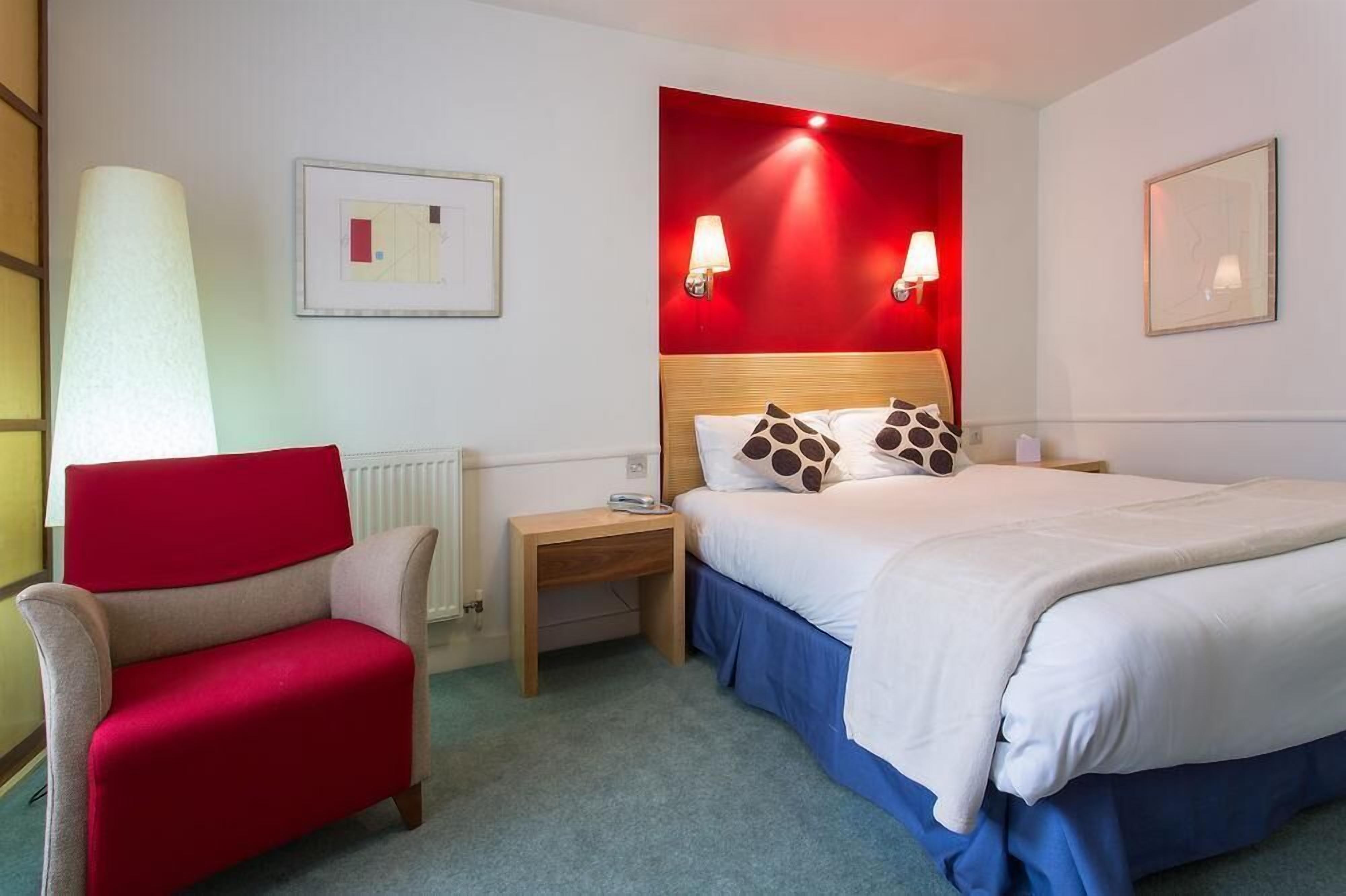 In-room safe, desk, iron/ironing board (on request), WiFi (free)