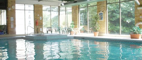 Indoor pool, sun loungers